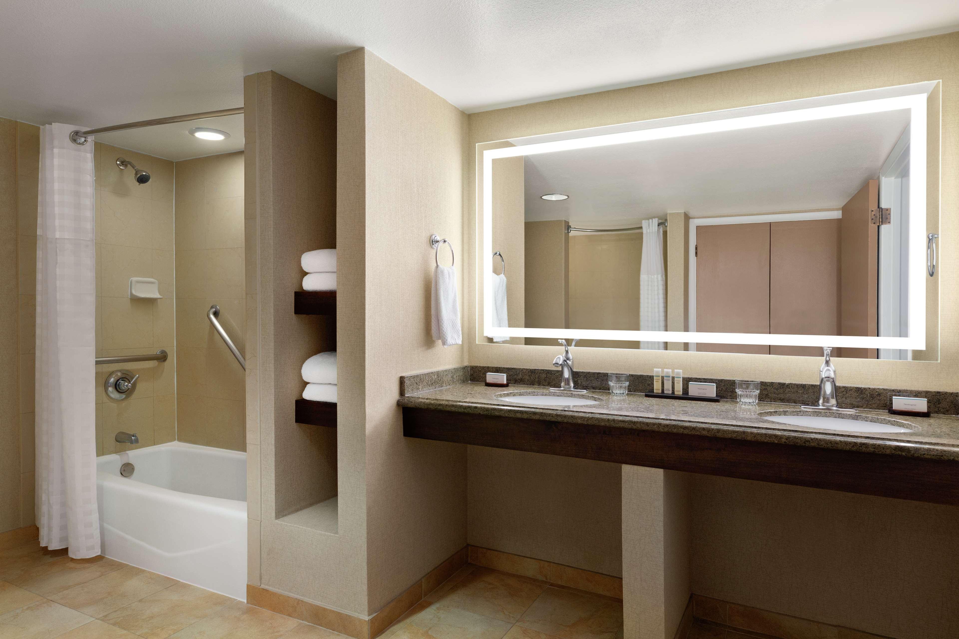 Embassy Suites By Hilton Phoenix Tempe Exterior foto