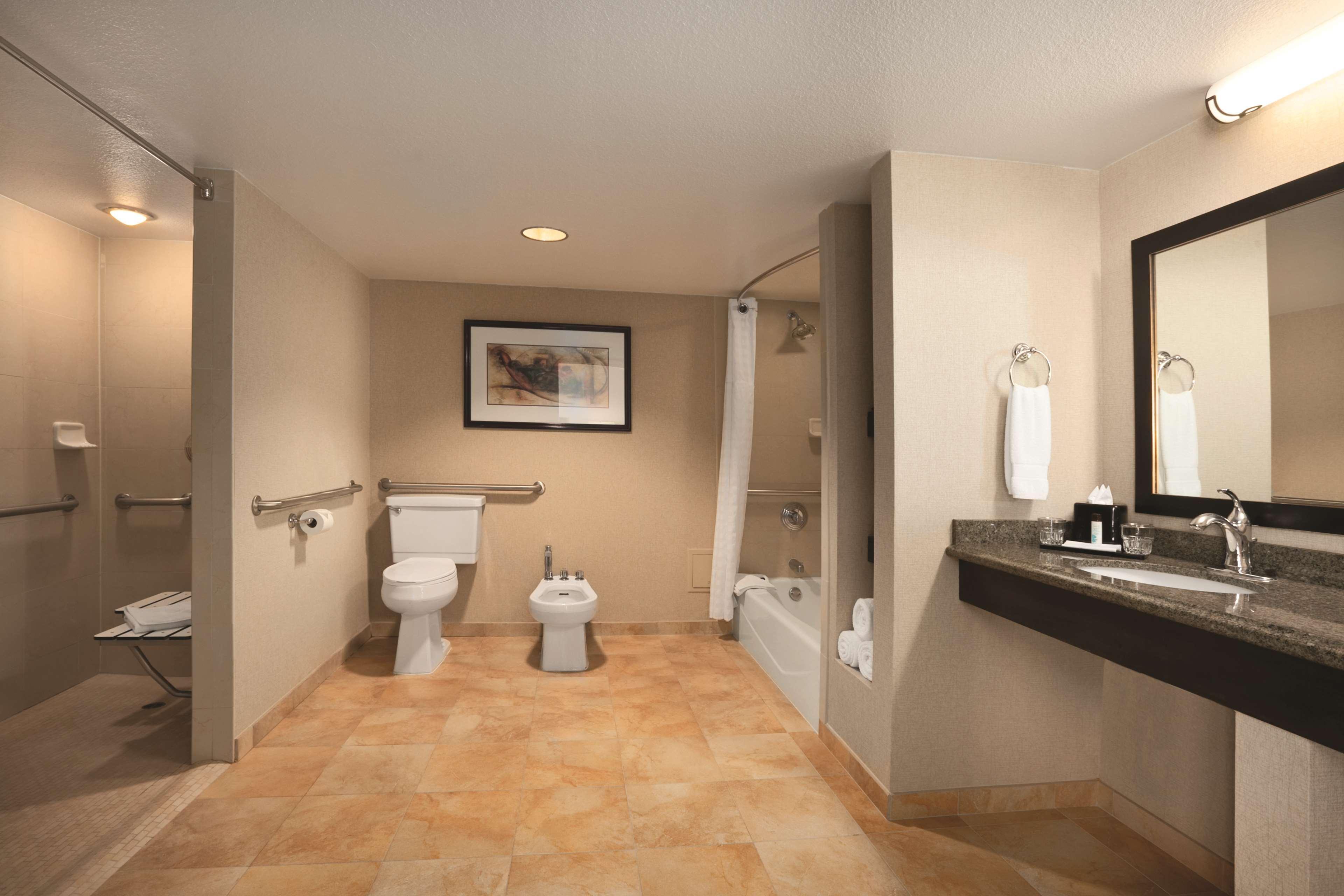 Embassy Suites By Hilton Phoenix Tempe Exterior foto