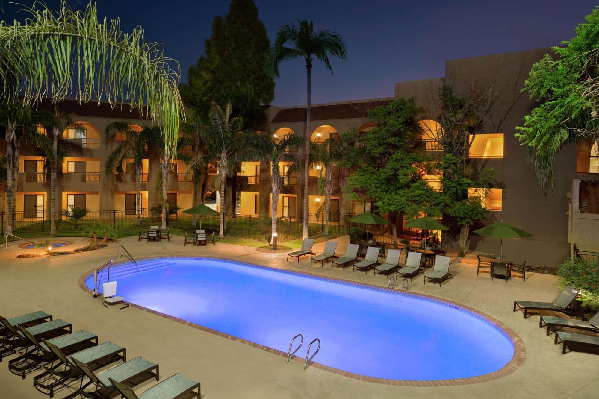 Embassy Suites By Hilton Phoenix Tempe Exterior foto
